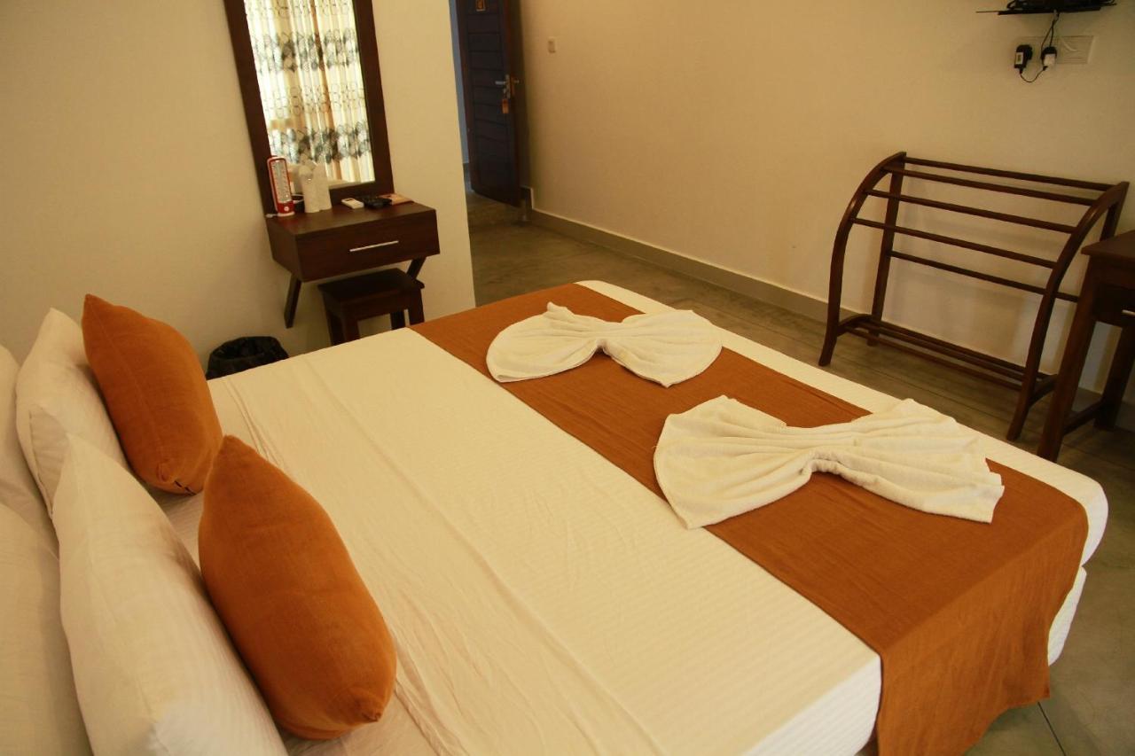 Sanu Lagoon Resort & Spa Tangalle Buitenkant foto